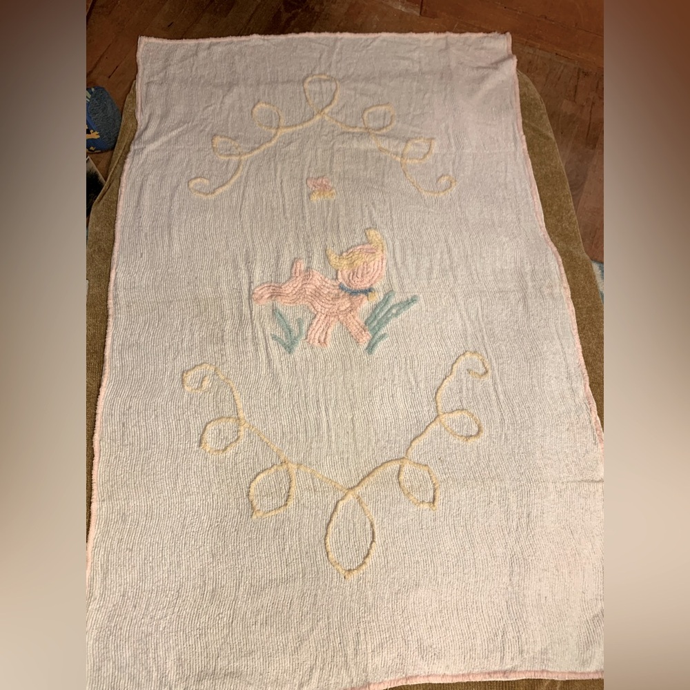 Adorable vintage chenille baby blanket coverlet